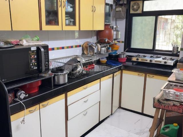2 BHK Apartment in Kandivali West for resale Mumbai. The reference number is 18891312