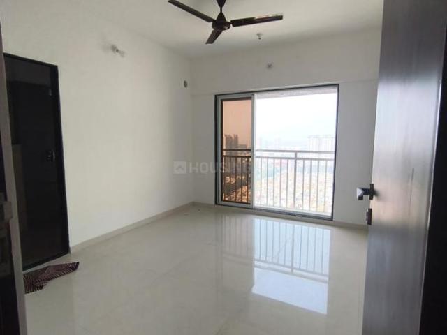 2 BHK Apartment in Kandivali West for resale Mumbai. The reference number is 18931572