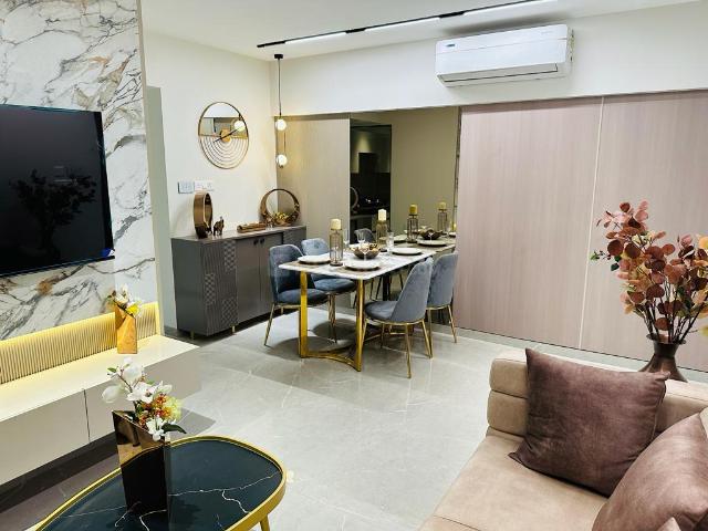 2 BHK Apartment in Kandivali West for resale Mumbai. The reference number is 18071679