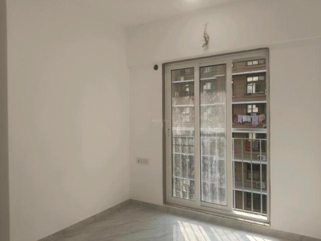 2 BHK Apartment in Kandivali West for resale Mumbai. The reference number is 19437121