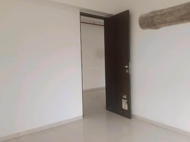 2 BHK Apartment in Kandivali West for resale Mumbai. The reference number is 19464831
