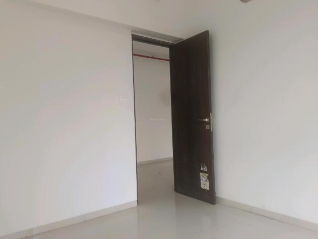 2 BHK Apartment in Kandivali West for resale Mumbai. The reference number is 19510261