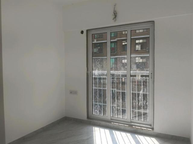 2 BHK Apartment in Kandivali West for resale Mumbai. The reference number is 19525037