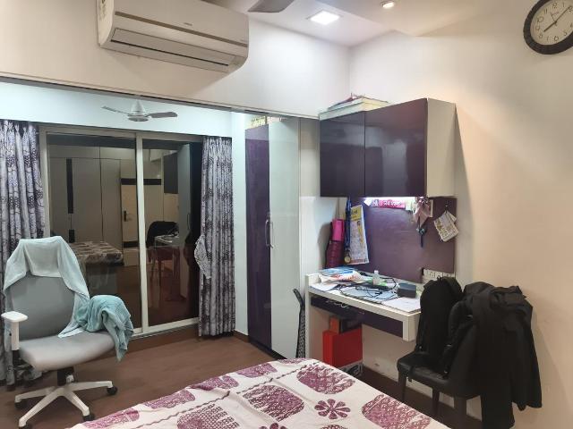 2 BHK Apartment in Kandivali West for resale Mumbai. The reference number is 19530662