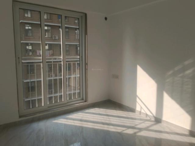 2 BHK Apartment in Kandivali West for resale Mumbai. The reference number is 19536764