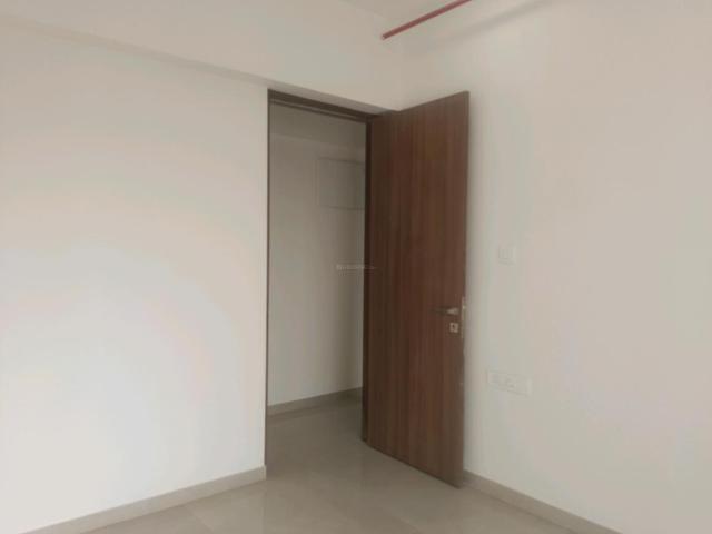 2 BHK Apartment in Kandivali West for resale Mumbai. The reference number is 19537165
