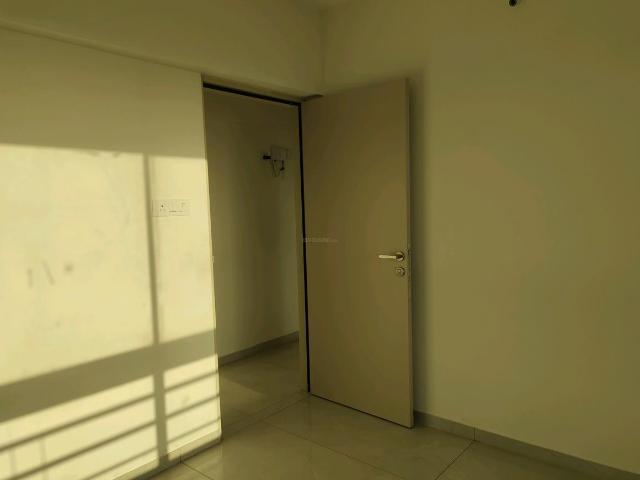 2 BHK Apartment in Kandivali West for resale Mumbai. The reference number is 19997505