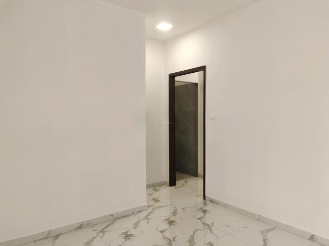 2 BHK Apartment in Kandivali West for resale Mumbai. The reference number is 19998219