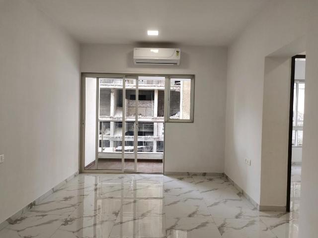 2 BHK Apartment in Kandivali West for resale Mumbai. The reference number is 19998322