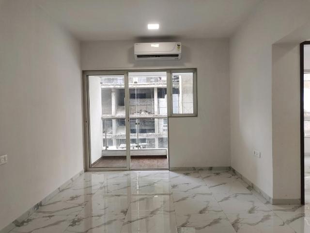 2 BHK Apartment in Kandivali West for resale Mumbai. The reference number is 20445990