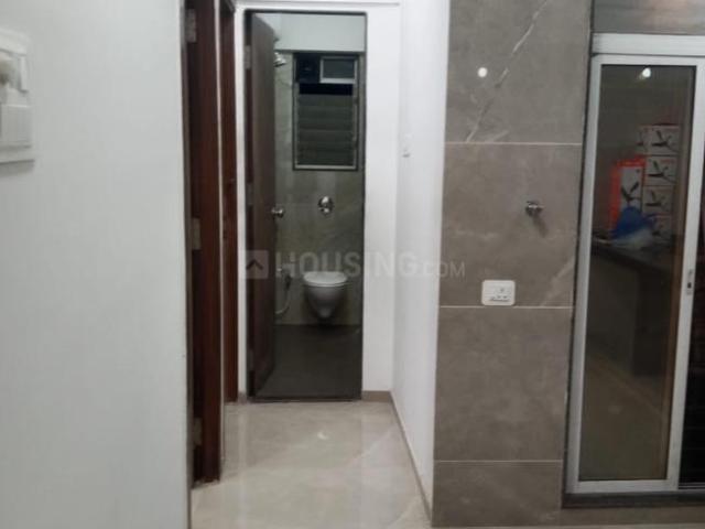 2 BHK Apartment in Kandivali West for resale Mumbai. The reference number is 20504365