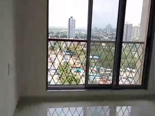 2 BHK Apartment in Kandivali West for resale Mumbai. The reference number is 20713429