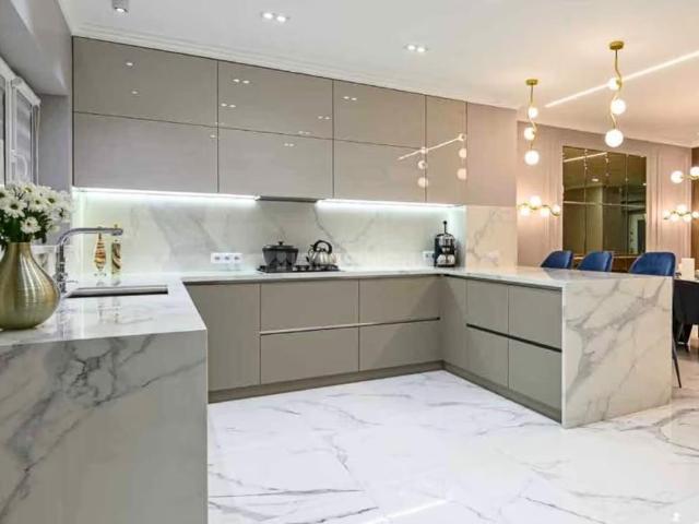 2 BHK Apartment in Kandivali West for resale Mumbai. The reference number is 20753309