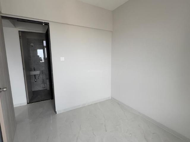2 BHK Apartment in Kandivali West for resale Mumbai. The reference number is 20779920