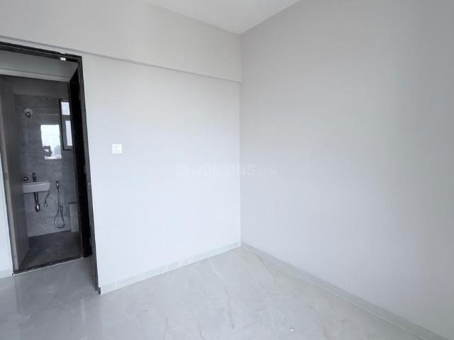 2 BHK Apartment in Kandivali West for resale Mumbai. The reference number is 20780034