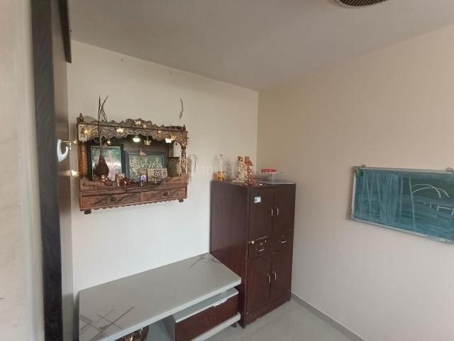 2 BHK Apartment in Kandivali West for resale Mumbai. The reference number is 20944098
