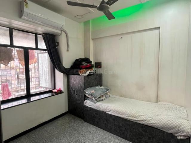 2 BHK Apartment in Kandivali West for resale Mumbai. The reference number is 20944245