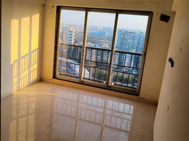2 BHK Apartment in Kandivali West for resale Mumbai. The reference number is 20951635