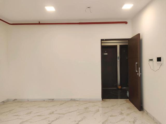 2 BHK Apartment in Kandivali West for resale Mumbai. The reference number is 20990043