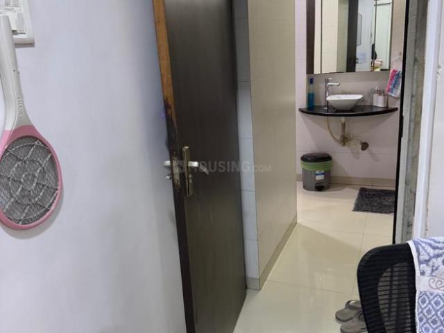 2 BHK Apartment in Kandivali West for resale Mumbai. The reference number is 20026317