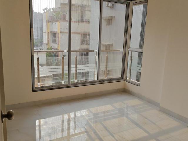 2 BHK Apartment in Kandivali West for resale Mumbai. The reference number is 20039603