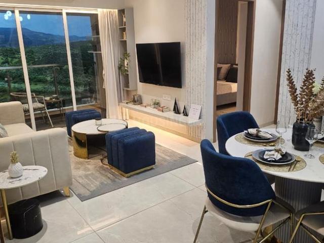 2 BHK Apartment in Kandivali East for resale Mumbai. The reference number is 20080345