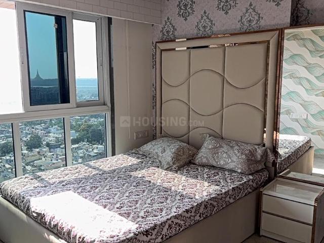 2 BHK Apartment in Kandivali West for resale Mumbai. The reference number is 20106853