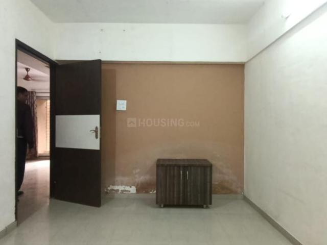 2 BHK Apartment in Kandivali West for resale Mumbai. The reference number is 20179472