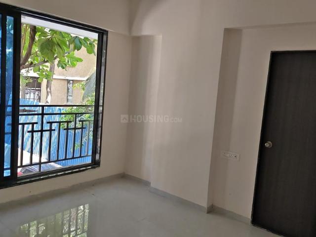 2 BHK Apartment in Kandivali West for resale Mumbai. The reference number is 20185898