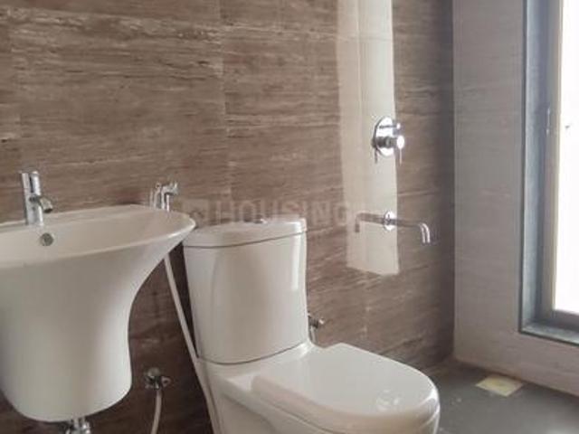 2 BHK Apartment in Kandivali West for resale Mumbai. The reference number is 20234808