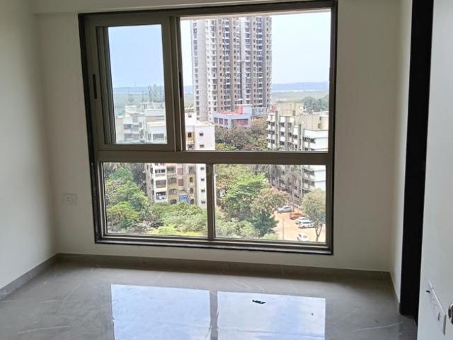 2 BHK Apartment in Kandivali West for resale Mumbai. The reference number is 20243167