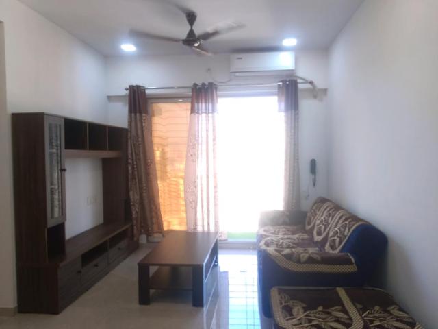 2 BHK Apartment in Kandivali West for resale Mumbai. The reference number is 20274634