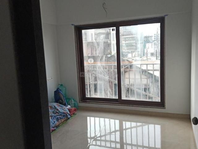 2 BHK Apartment in Kandivali West for resale Mumbai. The reference number is 20274763