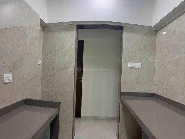 2 BHK Apartment in Kandivali West for resale Mumbai. The reference number is 20296344