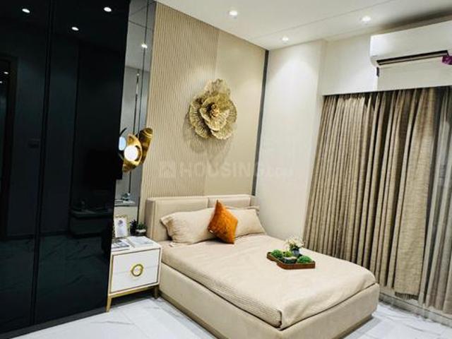 2 BHK Apartment in Kandivali West for resale Mumbai. The reference number is 20334929