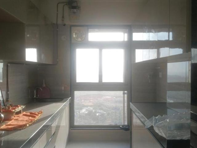 2 BHK Apartment in Kandivali West for resale Mumbai. The reference number is 20350846