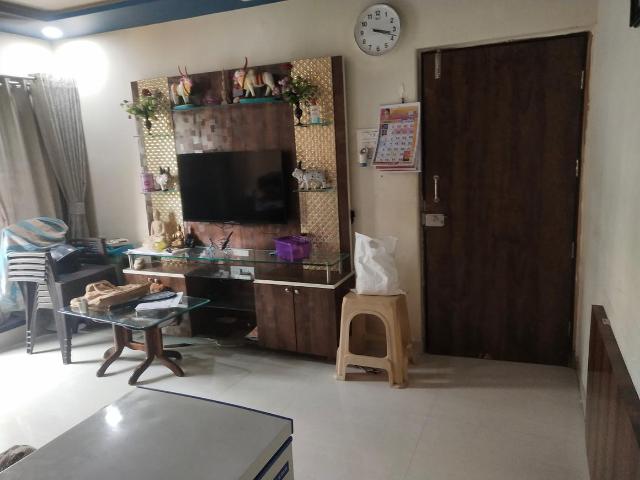 2 BHK Apartment in Kandivali West for resale Mumbai. The reference number is 8645898