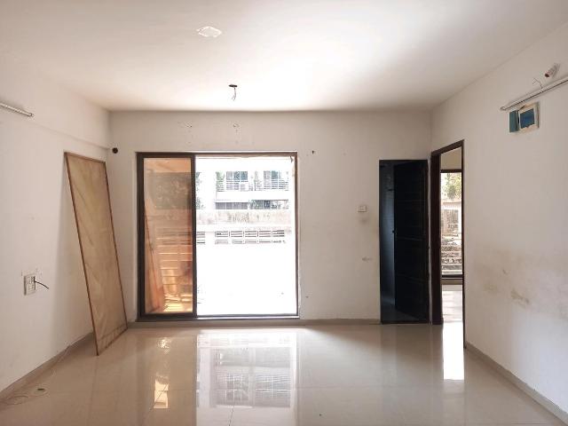 2 BHK Apartment in Kasarvadavali, Thane West for resale Ghodbunder Road. The reference number is 16979817