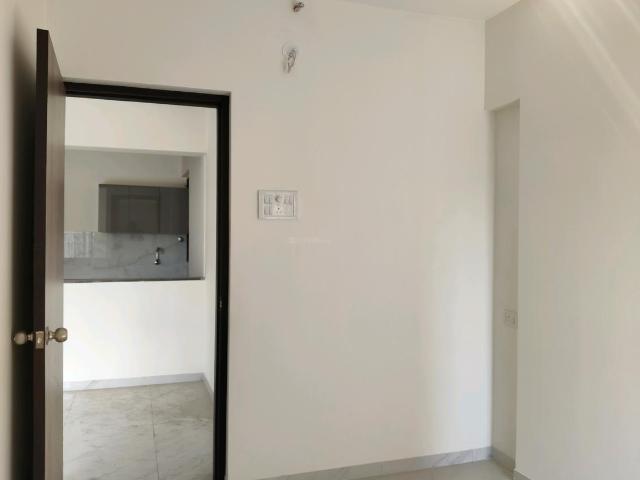2 BHK Apartment in Kasarvadavali for rent Thane. The reference number is 20118301