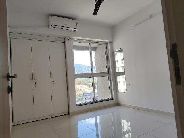 2 BHK Apartment in Kasarvadavali for rent Thane. The reference number is 20296551