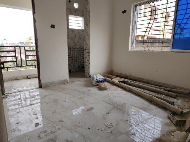 2 BHK Apartment in Keshtopur for resale Kolkata. The reference number is 19698635