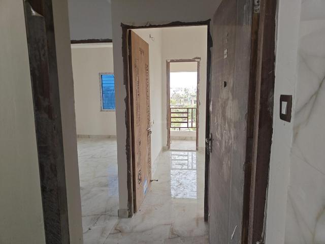 2 BHK Apartment in Keshtopur for resale Kolkata. The reference number is 20057811