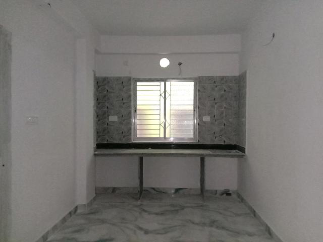 2 BHK Apartment in Keshtopur for resale Kolkata. The reference number is 20971774
