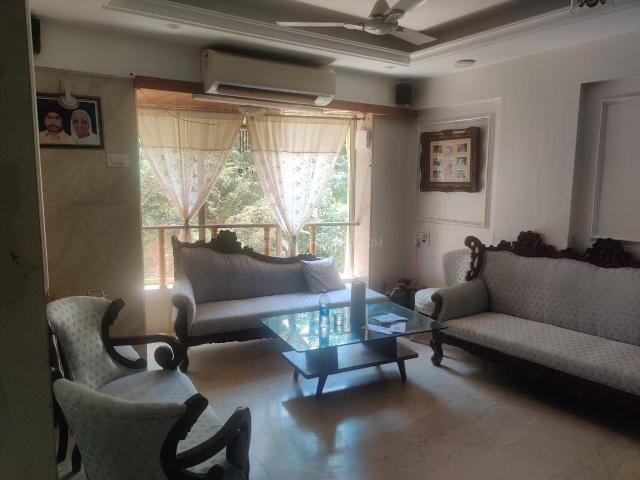 2 BHK Apartment in Khar West for rent Mumbai. The reference number is 20042035