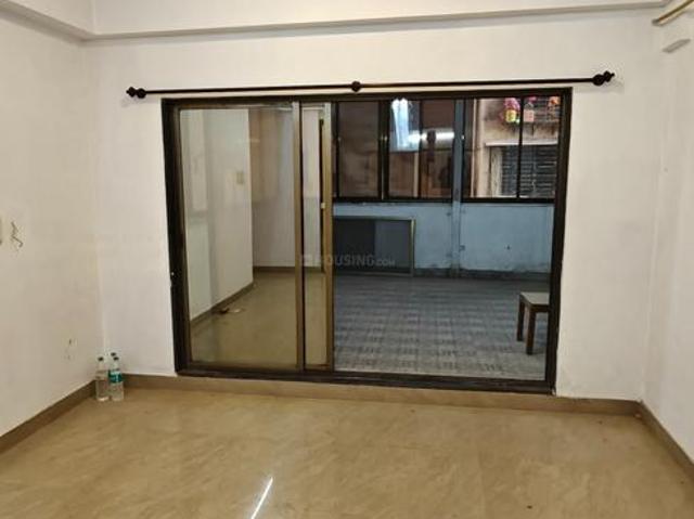 2 BHK Apartment in Khar West for resale Mumbai. The reference number is 18579217