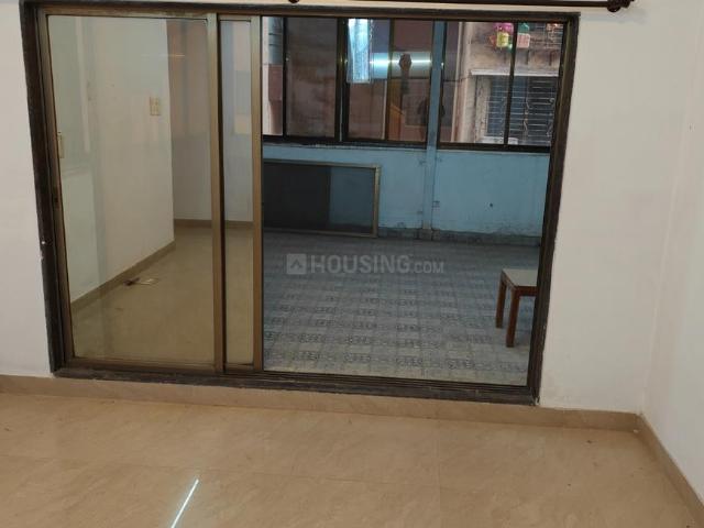 2 BHK Apartment in Khar West for resale Mumbai. The reference number is 18638616