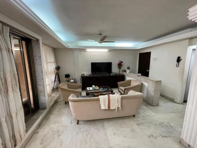 2 BHK Apartment in Khar West for resale Mumbai. The reference number is 13223415