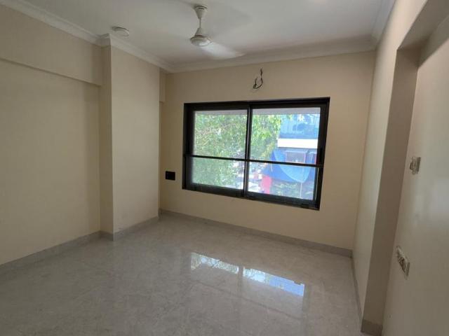 2 BHK Apartment in Khar West for resale Mumbai. The reference number is 20696389