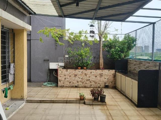 2 BHK Apartment in Kharadi for rent Pune. The reference number is 20743919