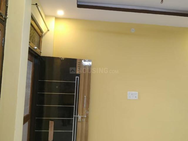 2 BHK Apartment in Krishna Nagar for rent Kanpur. The reference number is 10581587